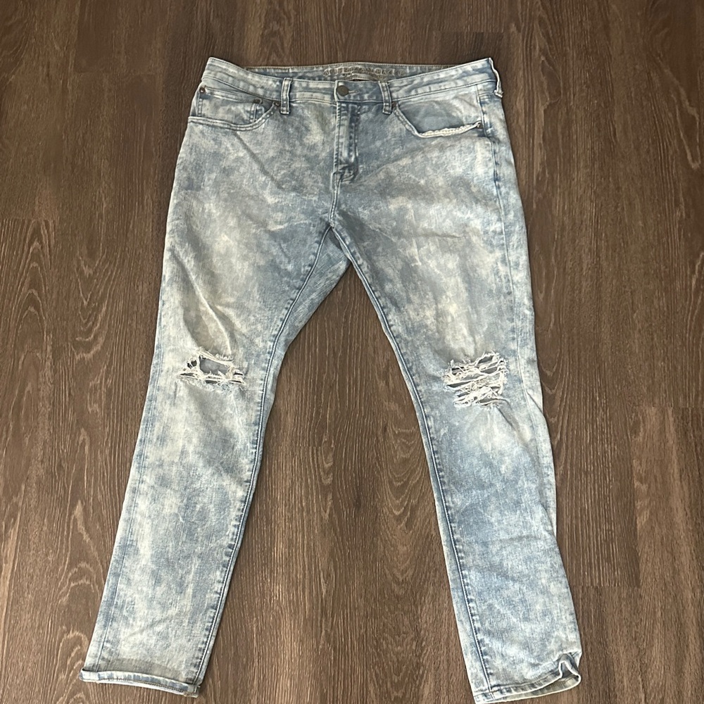 American Eagle Outfitters Light Blue Distressed Skinny Jeans